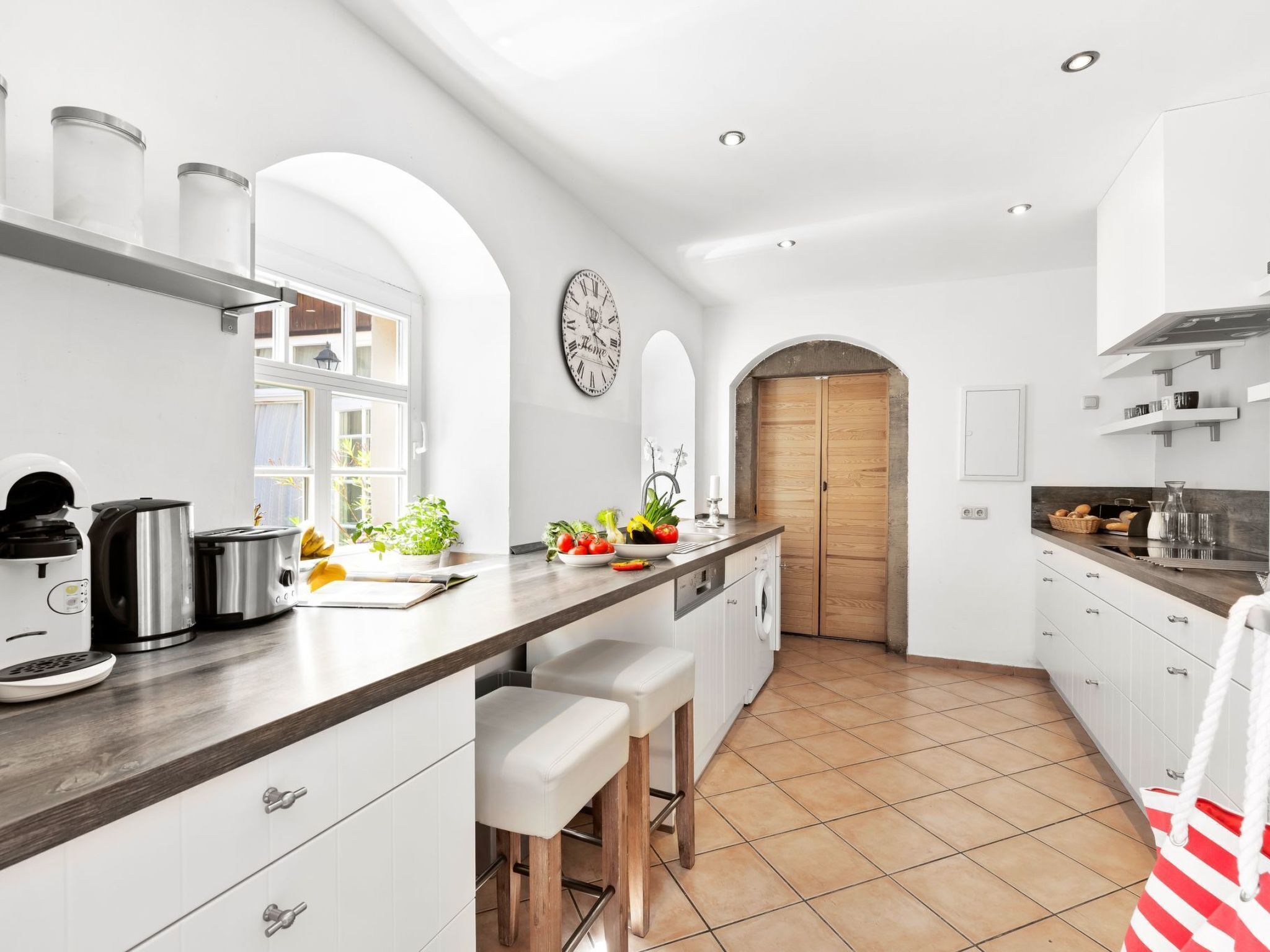 Kühlschrank, Mikrowelle, Ofen, Geschirrspüler