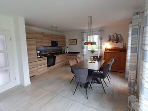 Dining - Reetdachhaus, Haus Hannes in Mellnitz by Interhome (Groß Schoritz)