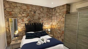 Fer et planche Ă repasser, accĂšs Internet, draps fournis