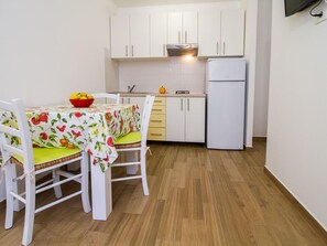 Dining - Wohnung in Stoja mit Grill by Interhome (Pula)