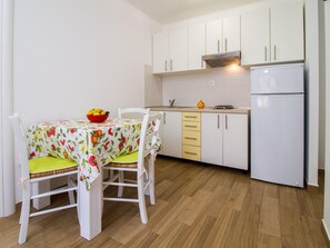 Dining - Wohnung in Stoja mit Grill by Interhome (Pula)