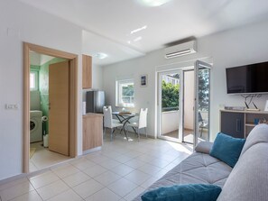 TV - Appartement in Stoja mit Terrasse by Interhome (Pula)