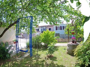 Property grounds - im Dorf Peresiji by Interhome (Bokordici)