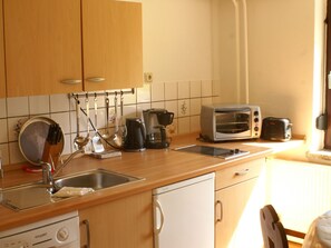 Fridge, oven, dishwasher, cookware/dishes/utensils - Insel der Freude by Interhome (Baabe)
