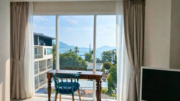 Deluxe Room, 1 King Bed | Beach/ocean view