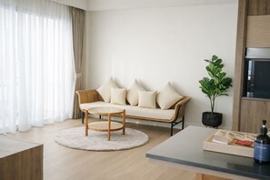 Junior Suite | Living area | LED TV - Aqua Maya Phuket (Patong)