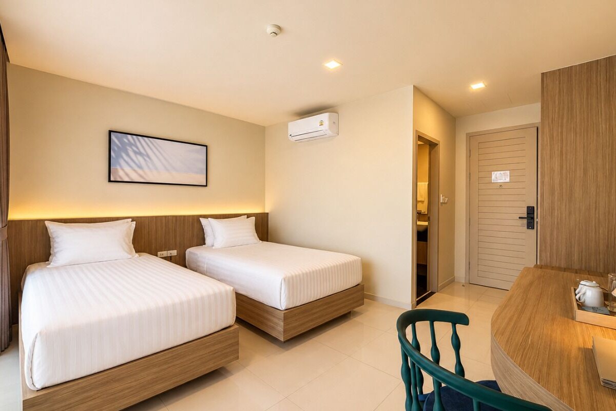 Standard Twin Room | Minibar, in-room safe, desk, WiFi (free)