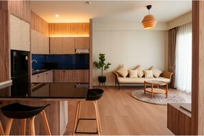 Suite Junior | Minibar, coffres-forts dans les chambres, bureau, Wi-Fi gratuit