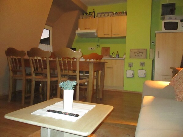 Living area - grosse, hundfreundliche Ferienwohnung in der Nähe des Flusses by Interhome (Medebach)