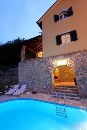 Pool - in Lovranska Draga mit großem Kamin by Interhome (Lovran)