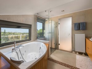 Towels - in Sgourou mit Parkplatz, Blick ins Grüne by Interhome (Faliraki)