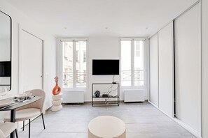 Interior - Charming studio - AC- 2P- Sentier (Paris)