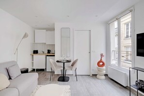Smart TV, offices - Charming studio - AC- 2P- Sentier (Paris)
