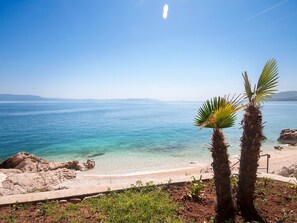 Beach - Appartement mit drei Schlafzimmern für 5 Personen in Meeresnähe by Interhome (Rabac)