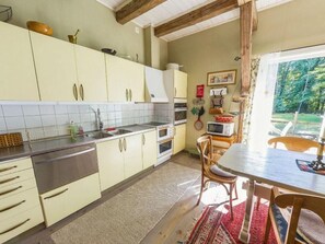 Fridge, microwave, oven, dishwasher - mit Balkon, Terrasse und Garten by Interhome (Höör)