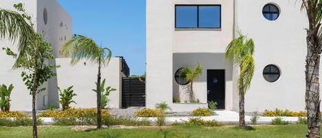 المنشأة من الخارج