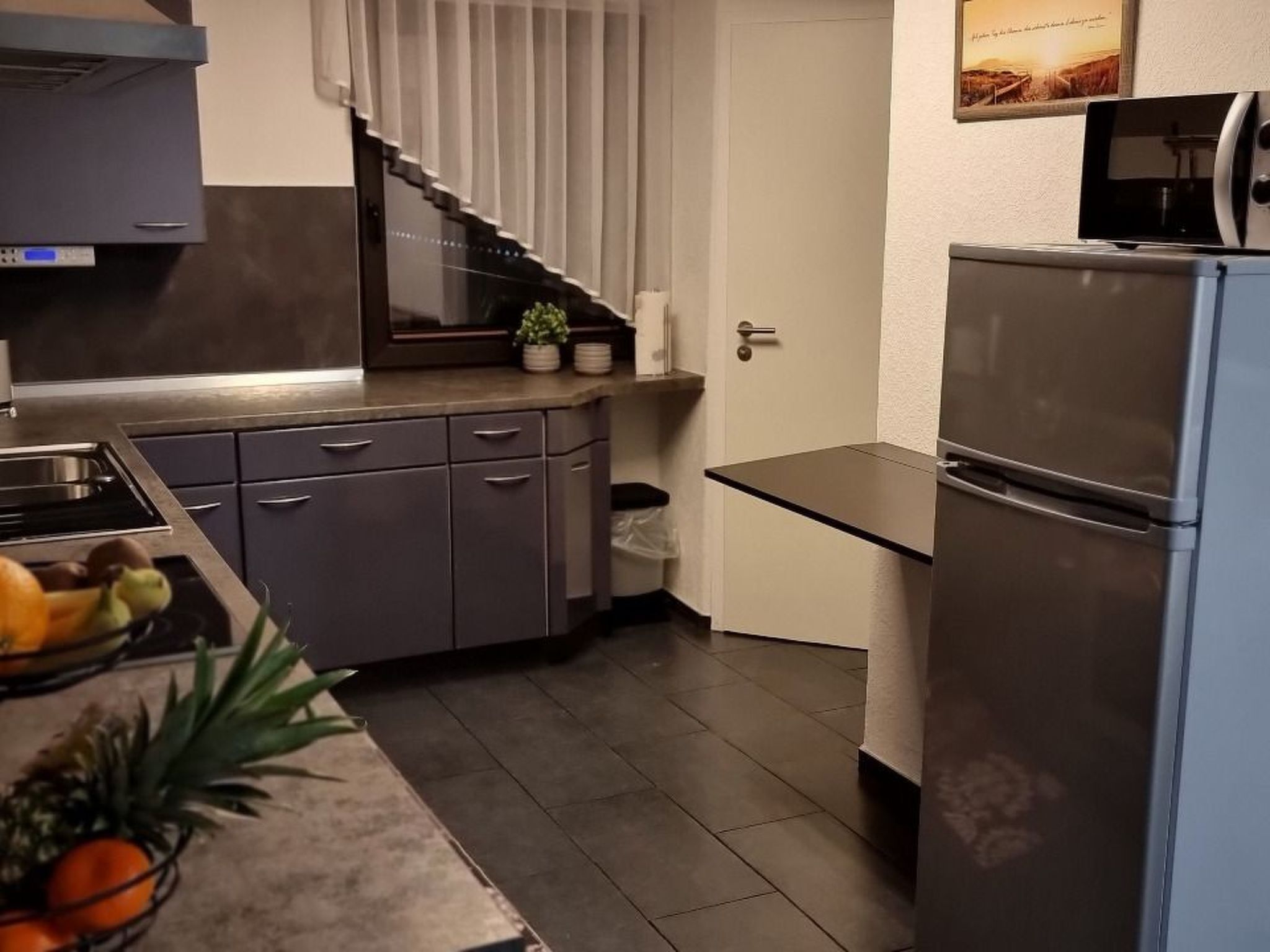 Kühlschrank, Mikrowelle, Ofen, Geschirrspüler