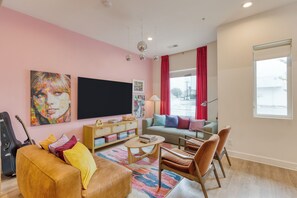 Smart TV, offices - Sleeps 44 | 4 Taylor-Inspired Lofts w/ Skyline Views & Photo-Worthy Moments (Nashville)