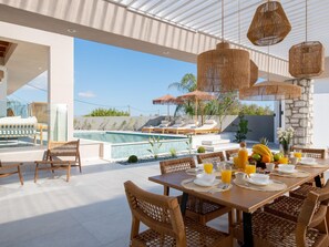 Outdoor dining - Golf Beach Villa in der Nähe von Afantou Beach by Interhome (Kolympia)
