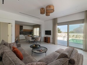 TV - Golf Beach Villa in der Nähe von Afantou Beach by Interhome (Kolympia)