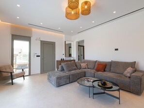 TV - Golf Beach Villa in der Nähe von Afantou Beach by Interhome (Kolympia)