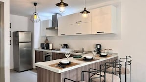 Coffee/tea maker, fridge, microwave, oven