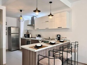 Fridge, microwave, oven, coffee/tea maker