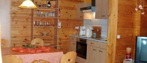 Fridge, microwave, oven, cookware/dishes/utensils