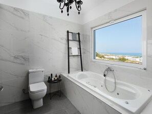 Towels - Moderne Villa mit Hügel- und Meerblick by Interhome (Kolympia)