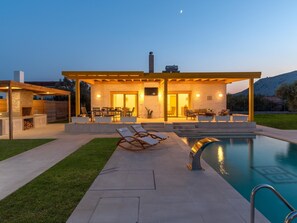 Pool - Schöne Ferienvilla Ilios by Interhome (Kolympia)