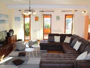 TV, fireplace, DVD player - Gemütliches Ferienhaus mit Terrasse und Meerblick by Interhome (Pula/Vodnjan)