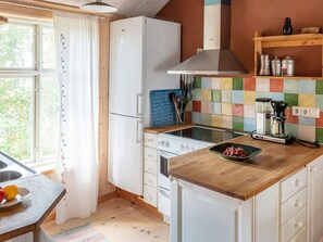 Fridge, microwave, oven, dishwasher - Nachhaltig und gefühlvoll in Seenähe by Interhome (Gnesta)