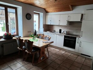 Refrigerador, microondas, horno y lavavajillas 