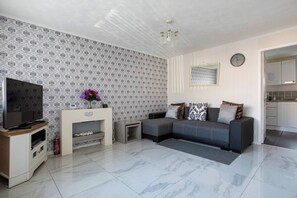 TV - 2 Bedroom Holiday Home eith 3 Beds & Sofa Bed Near Manchester City Stadium (Manchester)