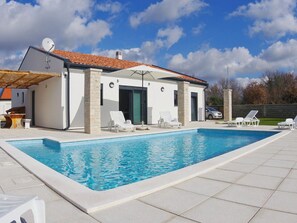 Pool - "Serenity" by Interhome (Pula/Vodnjan)