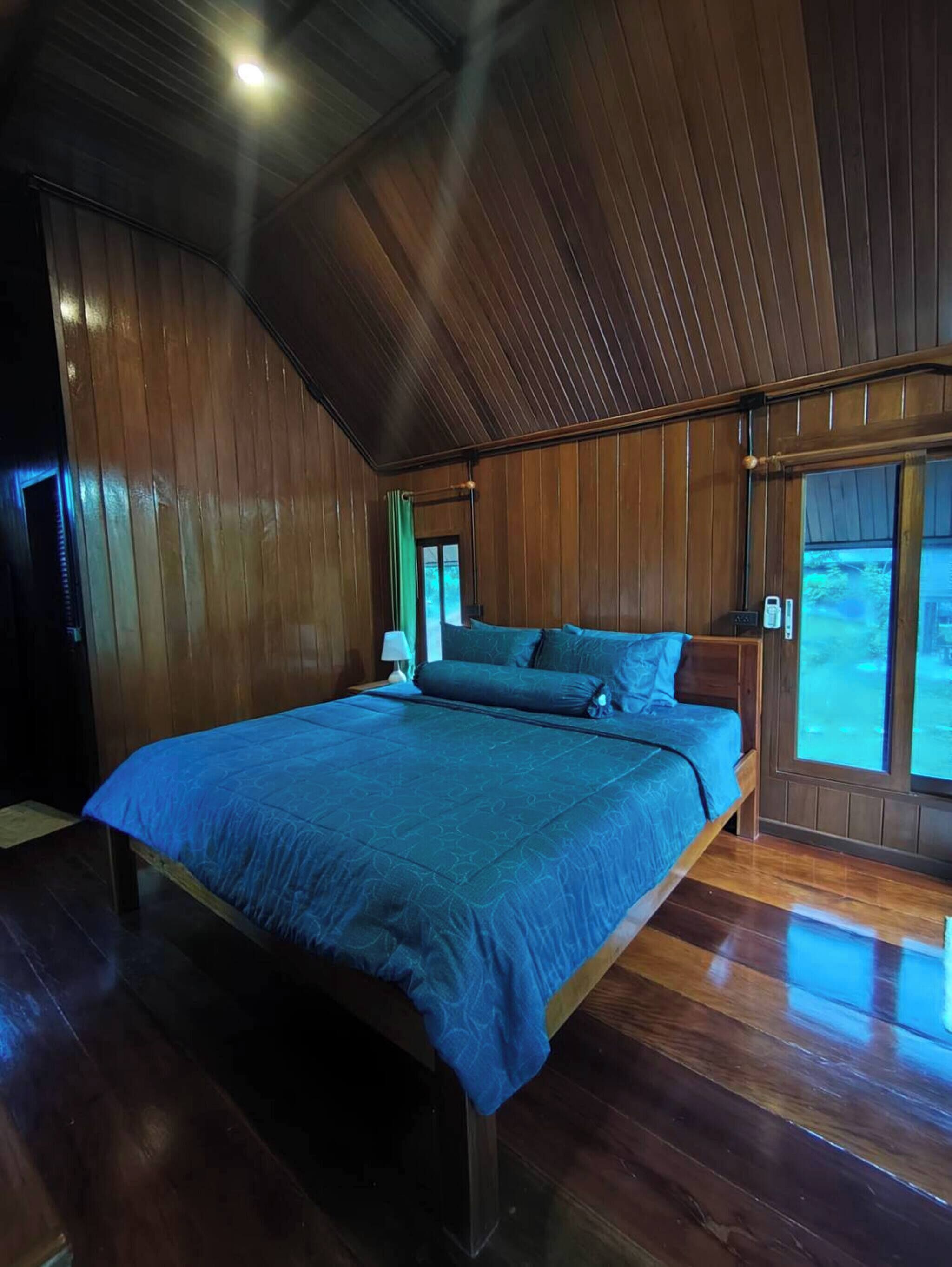 1 bedroom, internet, bed sheets