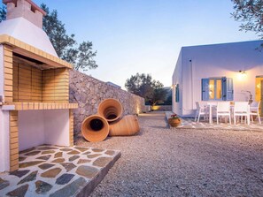 Outdoor dining - Kalathos Traum - Aspro Traum by Interhome (Archangelos)