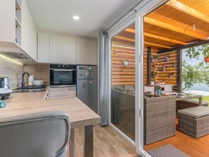 Kühlschrank, Mikrowelle, Ofen, Geschirrspüler