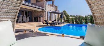 Tolles Ferienhaus in Deklići mit Privatem Pool by Interhome