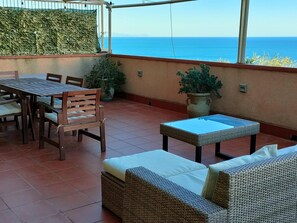 Living Room - Wohnung für 6 Personen, mit großer Terrasse und Meerblick by Interhome (Cefalù)