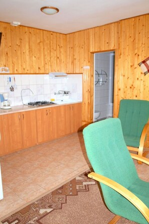 Fridge, microwave, oven, cookware/dishes/utensils - Wohnung Nr. 1 by Interhome (Kopalino)