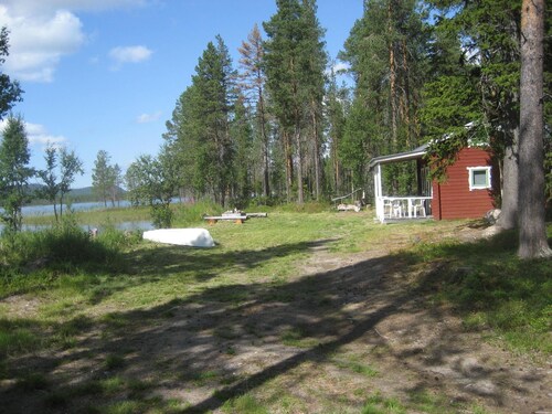 Schwedisches Holzhaus mit Grill und Terrasse by Interhome