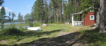 Schwedisches Holzhaus mit Grill und Terrasse by Interhome