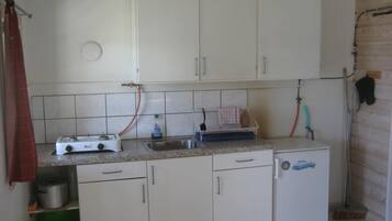 Jääkaappi, keittoastiat/astiat/ruokailuvälineet