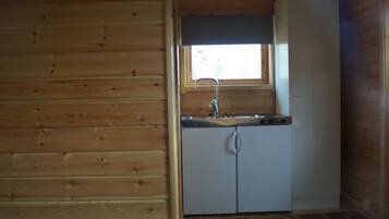 Réfrigérateur, batterie de cuisine, vaisselle et ustensiles