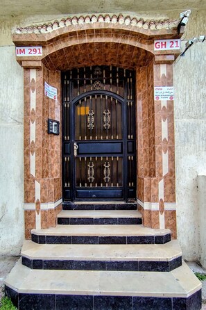 تفاصيل الفندق من الخارج