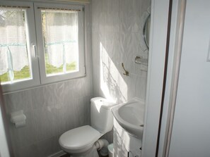 Bathroom - Meer, Landschaft, Stille - Ferienhäuser in den Gärten von Magra by Interhome (Darlowo)