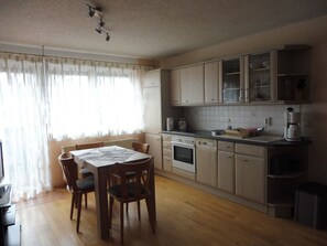 Fridge, oven, dishwasher, cookware/dishes/utensils - für 5 Personen in Radewege, Berlin by Interhome (Beetzsee)