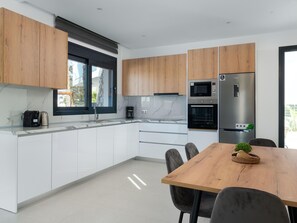 Fridge, microwave, oven, dishwasher - Davlakos Wohnung Rea 2 by Interhome (Ialyssos)