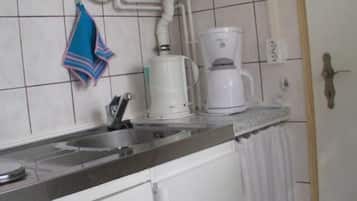 Fridge, microwave, dishwasher, cookware/dishes/utensils